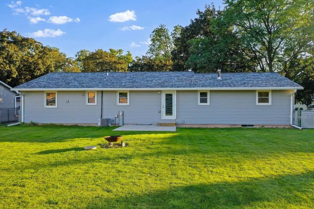 1194 APRIL LANE, Green Bay, WI 54304