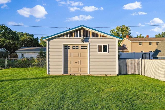 1194 APRIL LANE, Green Bay, WI 54304