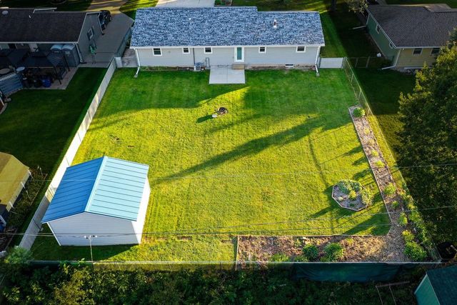1194 APRIL LANE, Green Bay, WI 54304