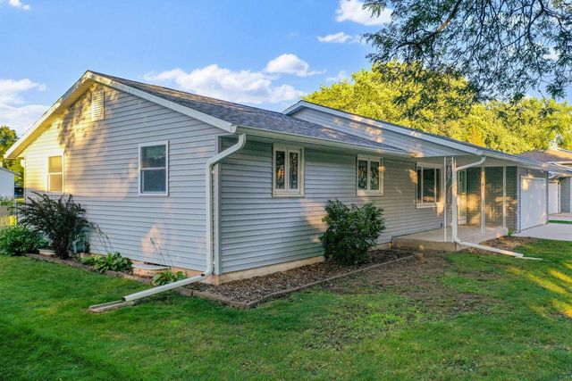 1194 APRIL LANE, Green Bay, WI 54304