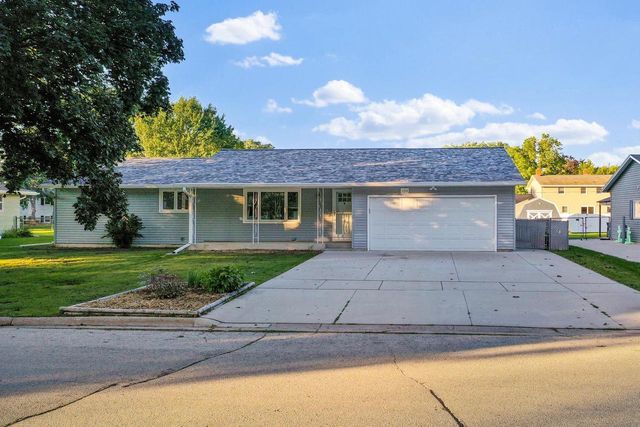 1194 APRIL LANE, Green Bay, WI 54304