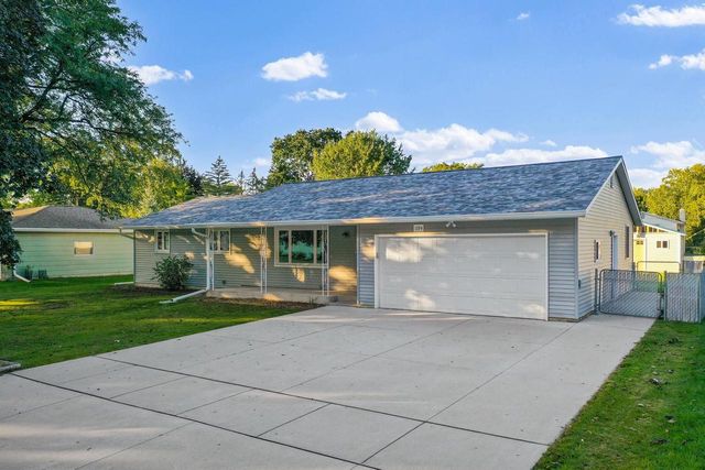 1194 APRIL LANE, Green Bay, WI 54304
