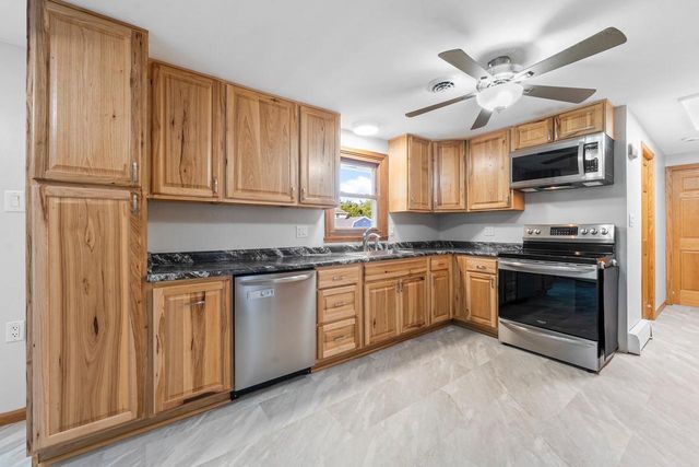 1194 APRIL LANE, Green Bay, WI 54304