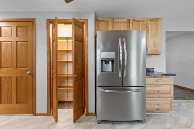1194 APRIL LANE, Green Bay, WI 54304