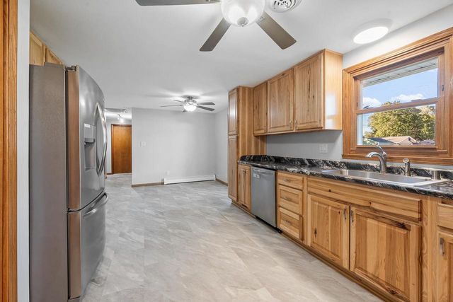 1194 APRIL LANE, Green Bay, WI 54304