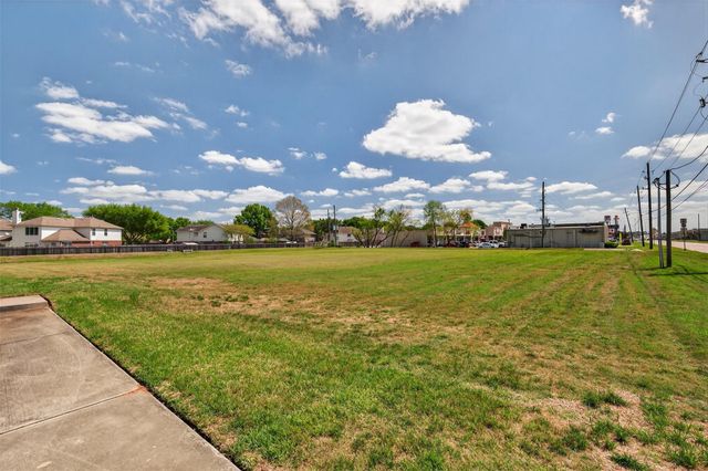 32400 Sh 249, Pinehurst, TX 77362