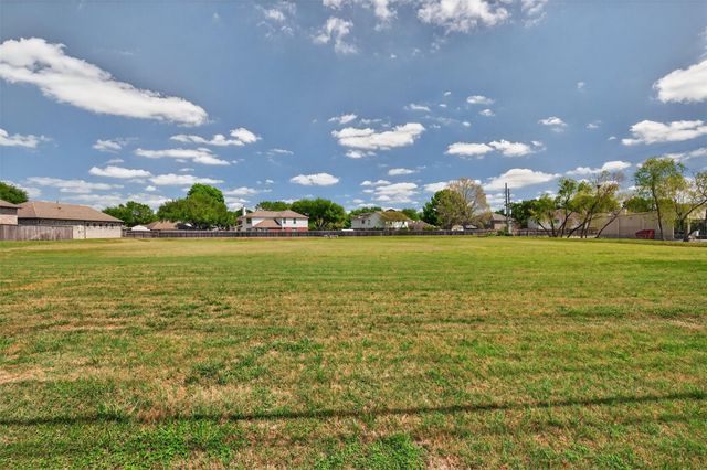 32400 Sh 249, Pinehurst, TX 77362