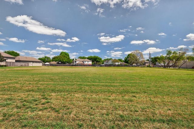 32400 Sh 249, Pinehurst, TX 77362