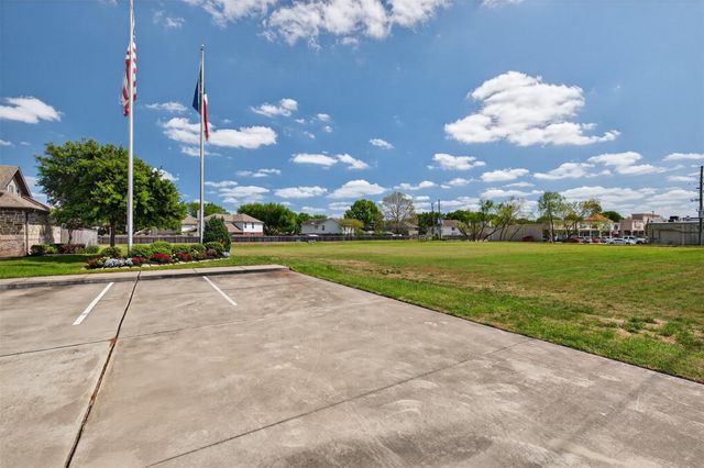 32400 Sh 249, Pinehurst, TX 77362