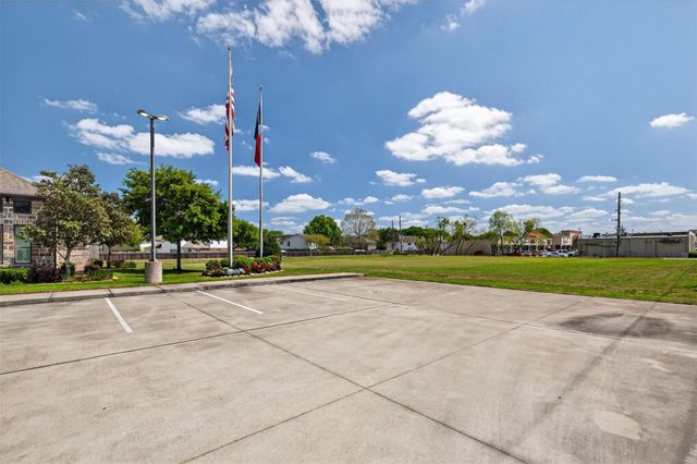32400 Sh 249, Pinehurst, TX 77362