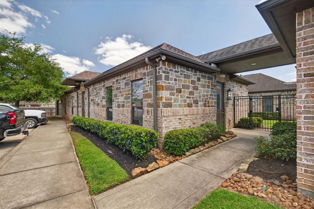 32400 Sh 249, Pinehurst, TX 77362