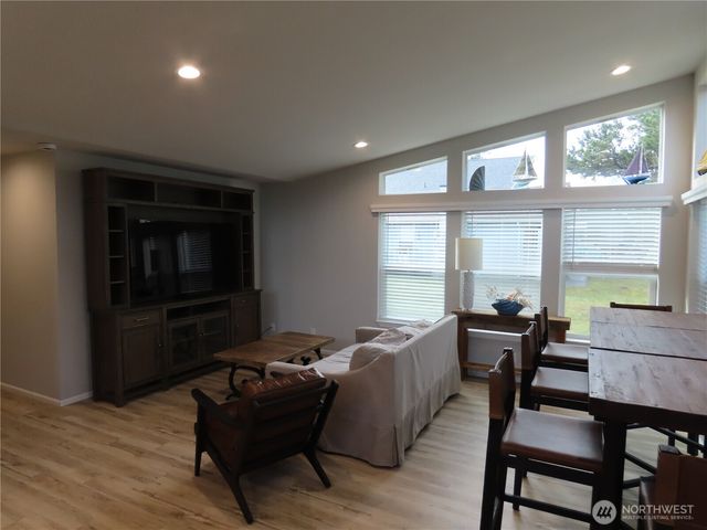 300 Surf Street, Westport, WA 98595