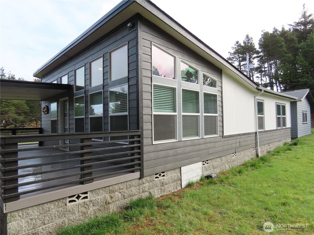 300 Surf Street, Westport, WA 98595