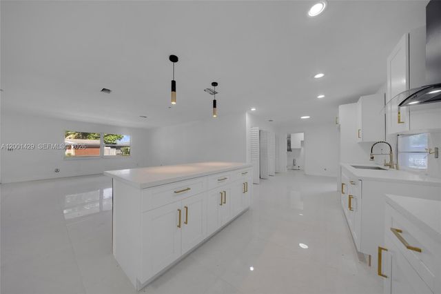 1320 NW 72nd Ave, Plantation, FL 33313