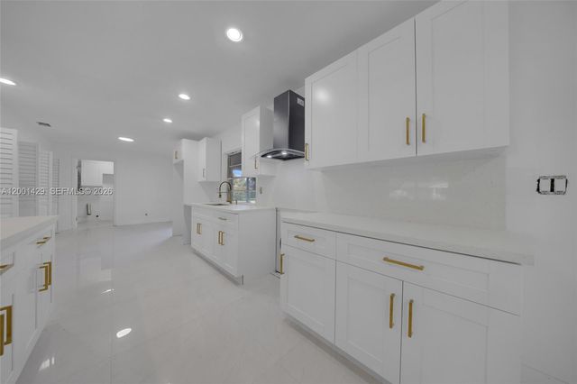 1320 NW 72nd Ave, Plantation, FL 33313