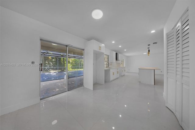 1320 NW 72nd Ave, Plantation, FL 33313