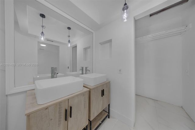 1320 NW 72nd Ave, Plantation, FL 33313