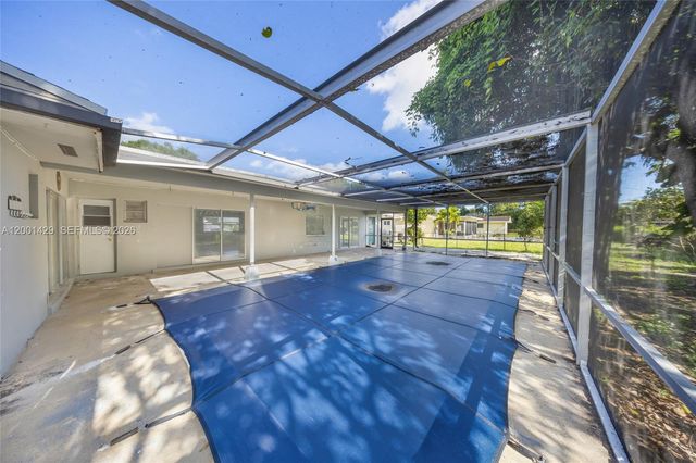 1320 NW 72nd Ave, Plantation, FL 33313