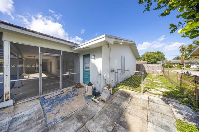 1320 NW 72nd Ave, Plantation, FL 33313