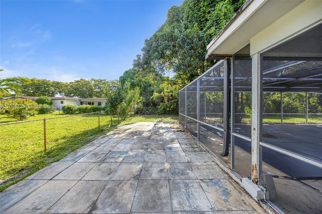 1320 NW 72nd Ave, Plantation, FL 33313