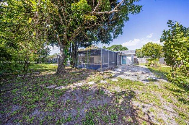 1320 NW 72nd Ave, Plantation, FL 33313