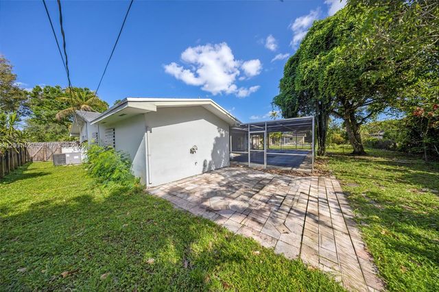 1320 NW 72nd Ave, Plantation, FL 33313