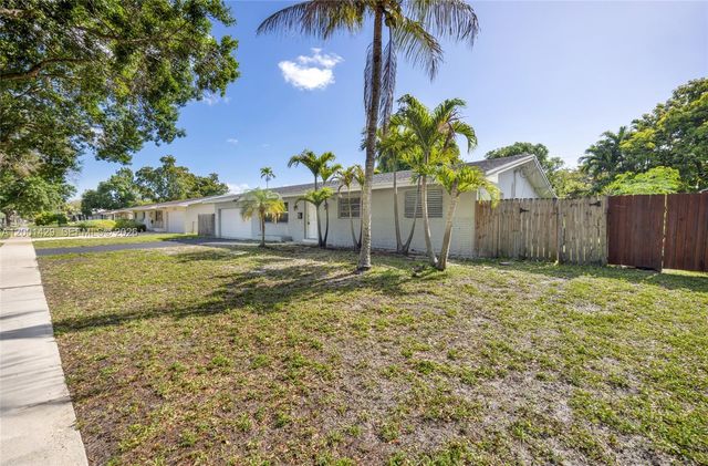 1320 NW 72nd Ave, Plantation, FL 33313