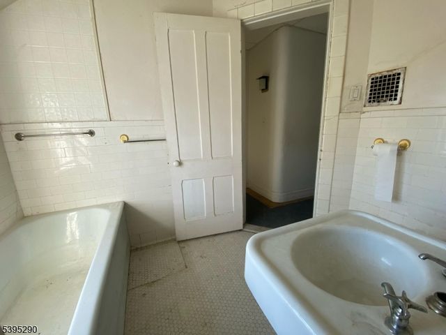 36 Prospect St, Dover Town, NJ 07801