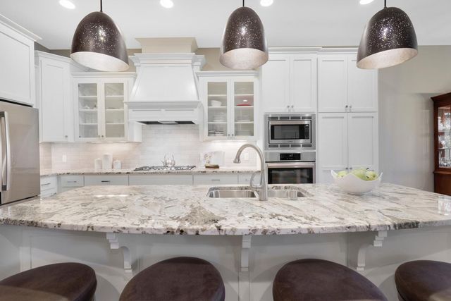 18229 Justice Way, Lakeville, MN 55044