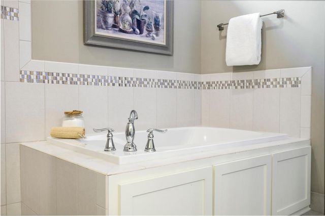 18229 Justice Way, Lakeville, MN 55044