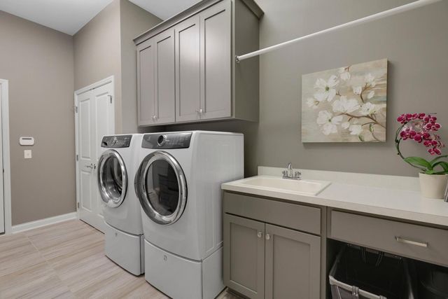 18229 Justice Way, Lakeville, MN 55044