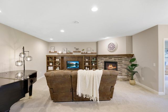 18229 Justice Way, Lakeville, MN 55044