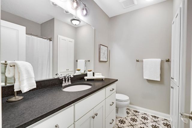 18229 Justice Way, Lakeville, MN 55044