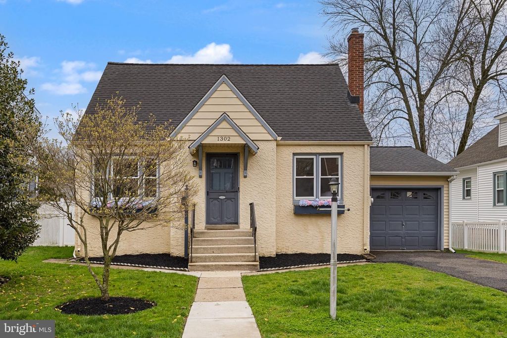 1302 W HIGH ST, Haddon Heights, NJ 08035