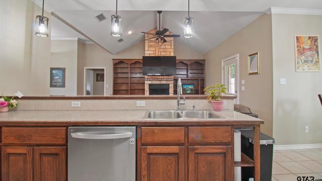 17391 Mary Martin Dr, Flint, TX 75762