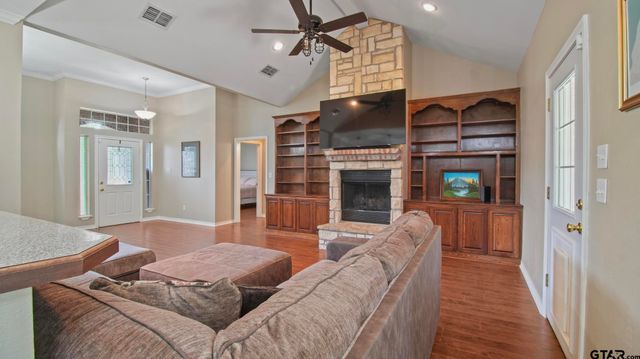 17391 Mary Martin Dr, Flint, TX 75762