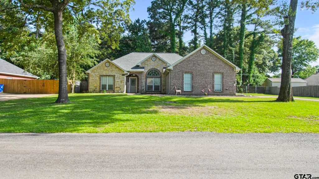 17391 Mary Martin Dr, Flint, TX 75762