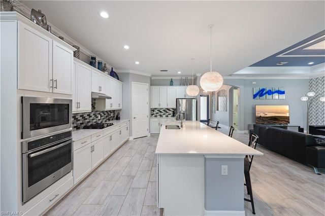 2098 Antigua LN, Naples, FL 34120