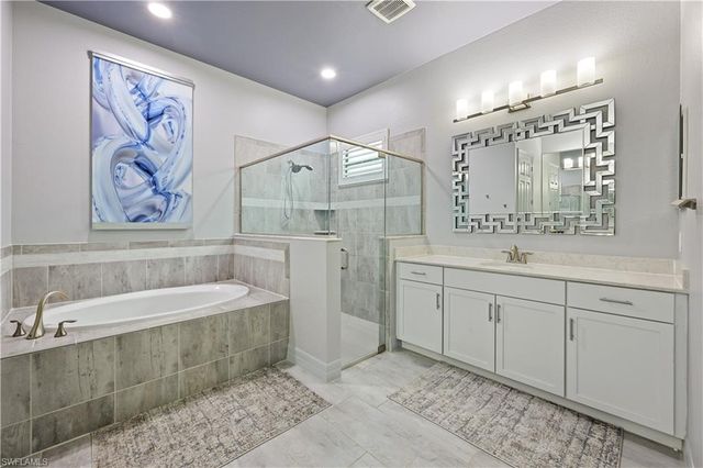 2098 Antigua LN, Naples, FL 34120