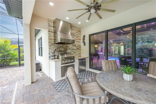 2098 Antigua LN, Naples, FL 34120