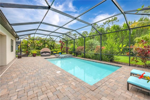 2098 Antigua LN, Naples, FL 34120