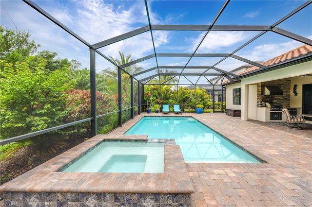 2098 Antigua LN, Naples, FL 34120