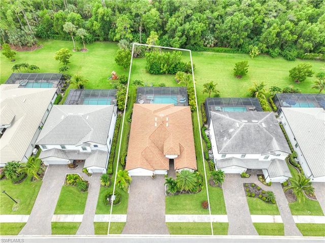 2098 Antigua LN, Naples, FL 34120