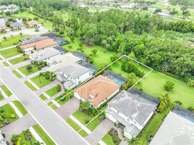 2098 Antigua LN, Naples, FL 34120