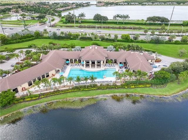 2098 Antigua LN, Naples, FL 34120