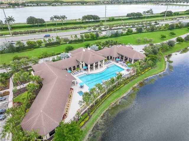 2098 Antigua LN, Naples, FL 34120