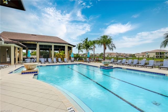 2098 Antigua LN, Naples, FL 34120