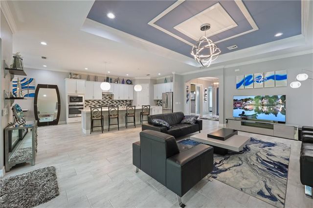 2098 Antigua LN, Naples, FL 34120