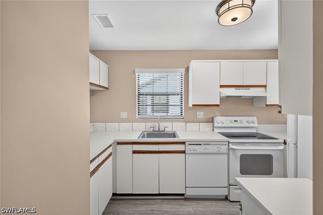 5365 Treetops DR S206, Naples, FL 34113