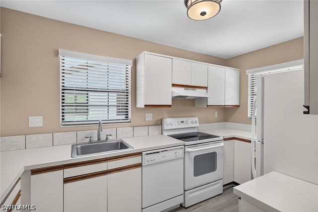 5365 Treetops DR S206, Naples, FL 34113